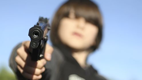 美国10岁小孩放话要杀同学？校长报警才发现，他7岁就杀人逃逸过了