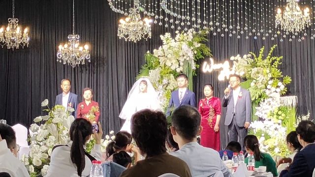 【5.2 中午】「我哥和我嫂」婚礼𐟒’仪式现场~ ☆婚礼全程感动的我眼泪直流!! ♡ 新郎(哥哥)𐟤𕠰Ÿ’ž 新娘(嫂嫂)♡ IP : 郓州大酒店𐟏耀