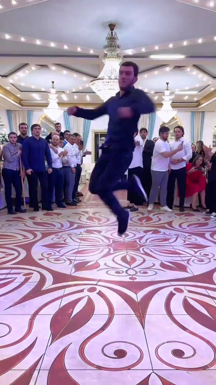 阿塞拜疆风情烫脚舞