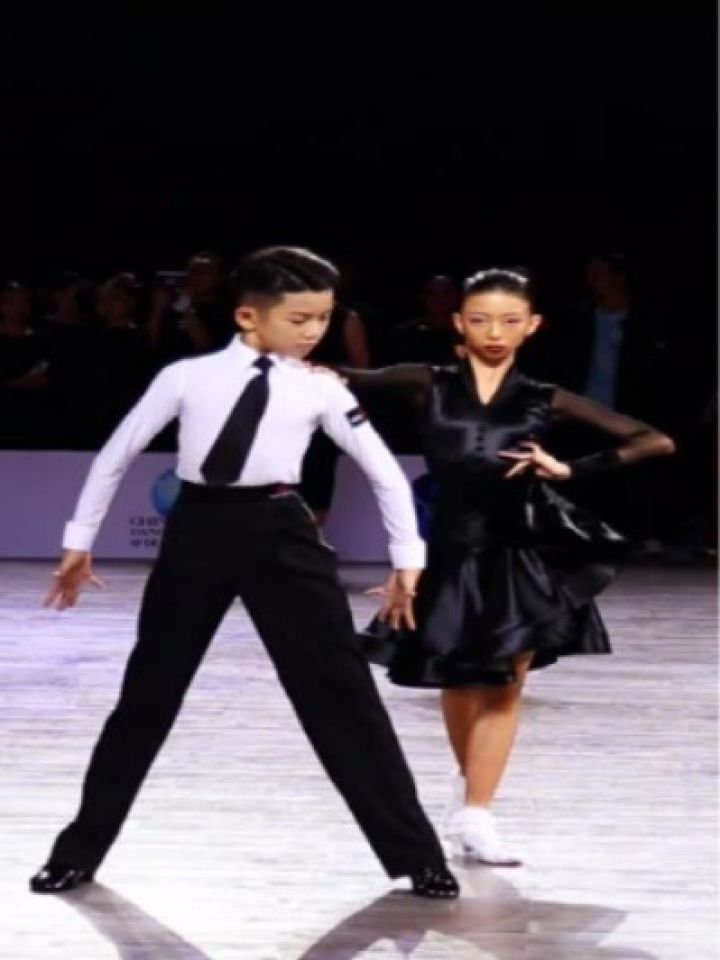 颜值舞技同时在线的墨茉组合,赛场上亮丽的风景线