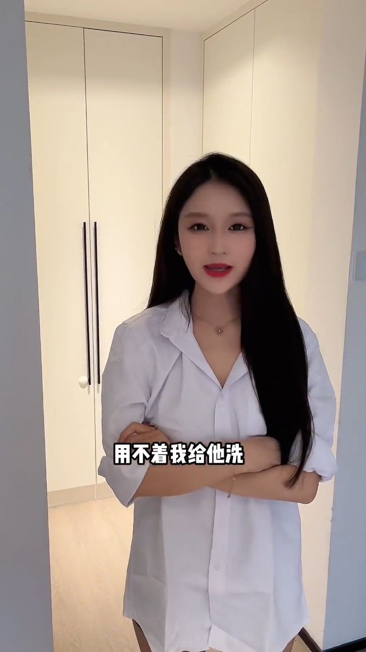 这个问题估计是没人答的对了,芊总来蹭饭后,姐姐好像有点不一样了,这