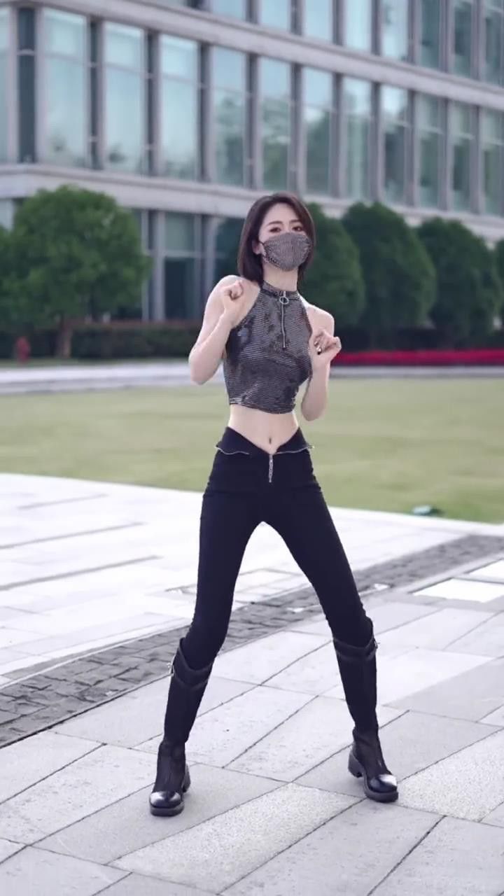 问题来了 老爸老妈和老婆哪个和你关系最好?#野摩托#舞蹈#户外舞蹈