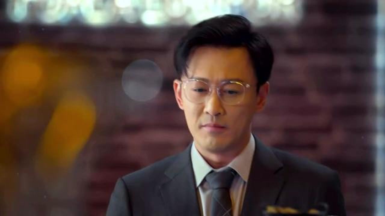 这个世界认钱不认人,只要你能干会赚钱,谁会理你做过什么,英雄莫问
