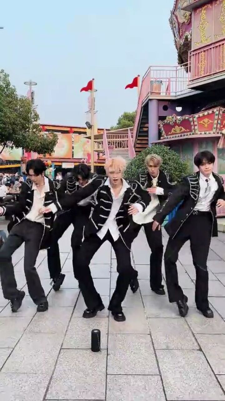 hlt男团: 库里南碎片加一#科目三 #这才是猛男该跳的舞蹈 #丝滑小连招