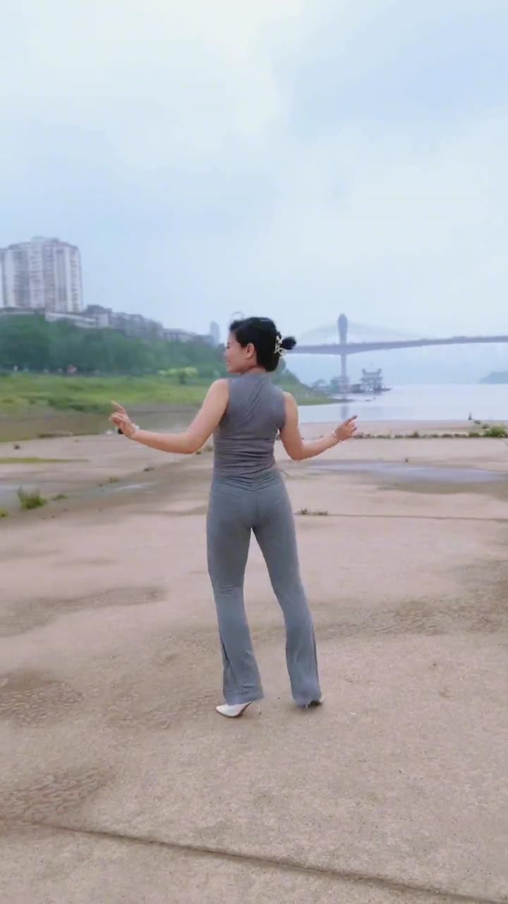 嘿你知不知我钟意你吖#户外舞蹈#背影#极品身材#零基础学舞蹈#微胖