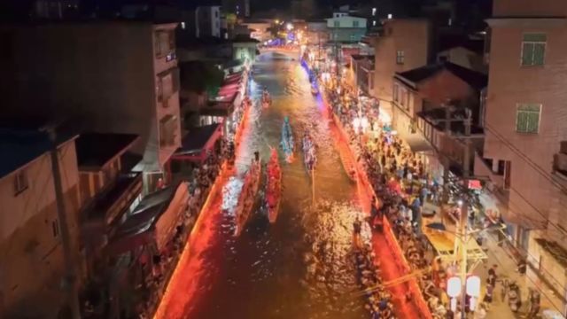 位于福州三溪村夜晚划龙舟的这项习俗,是人们来自对异乡游子的等待!