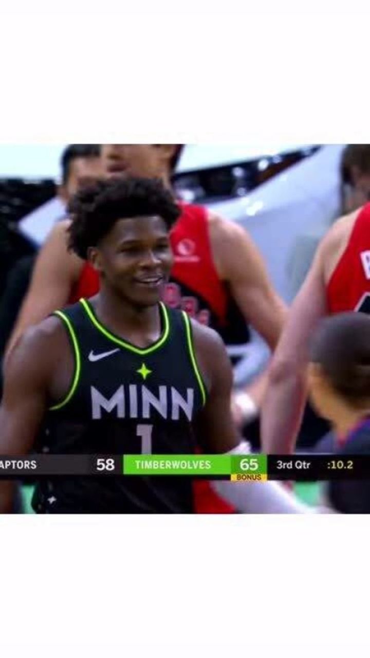 致敬麦迪?爱德华兹隔扣日本新人或成年度最佳扣篮!