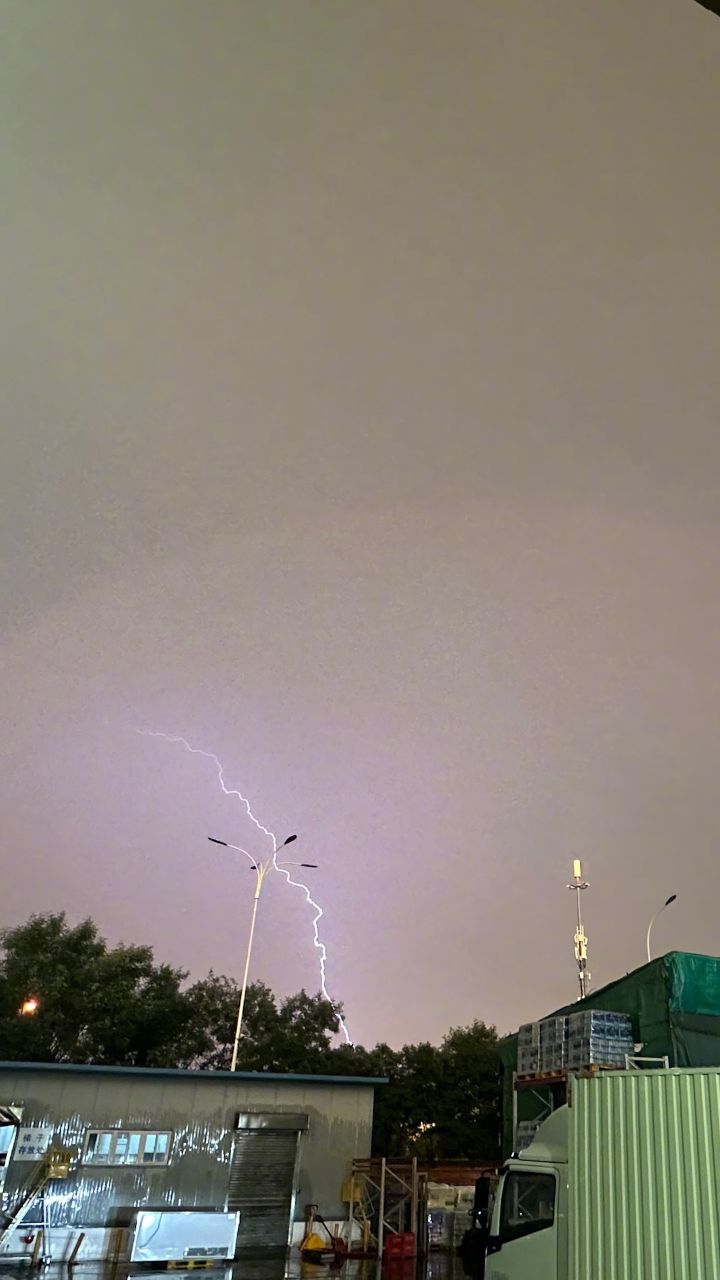 雷电下雨图片图片