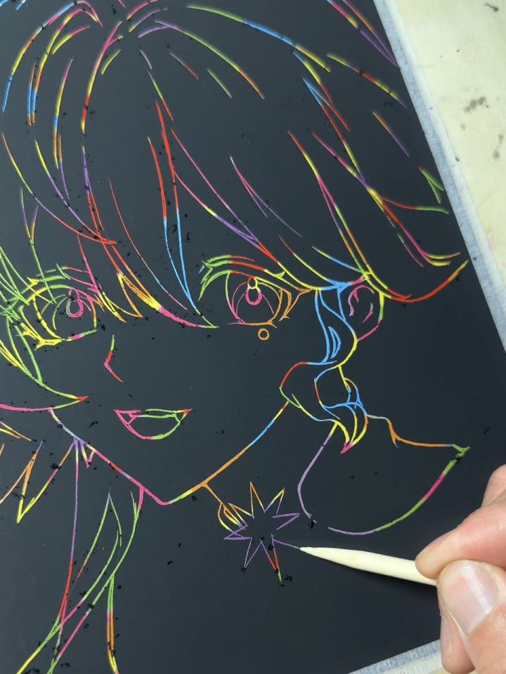 刮画纸上的知更鸟也很迷人