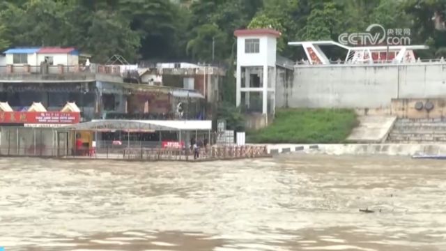 全国多地强降雨持续,广西梧州:西江水位上涨,逼近警戒水位