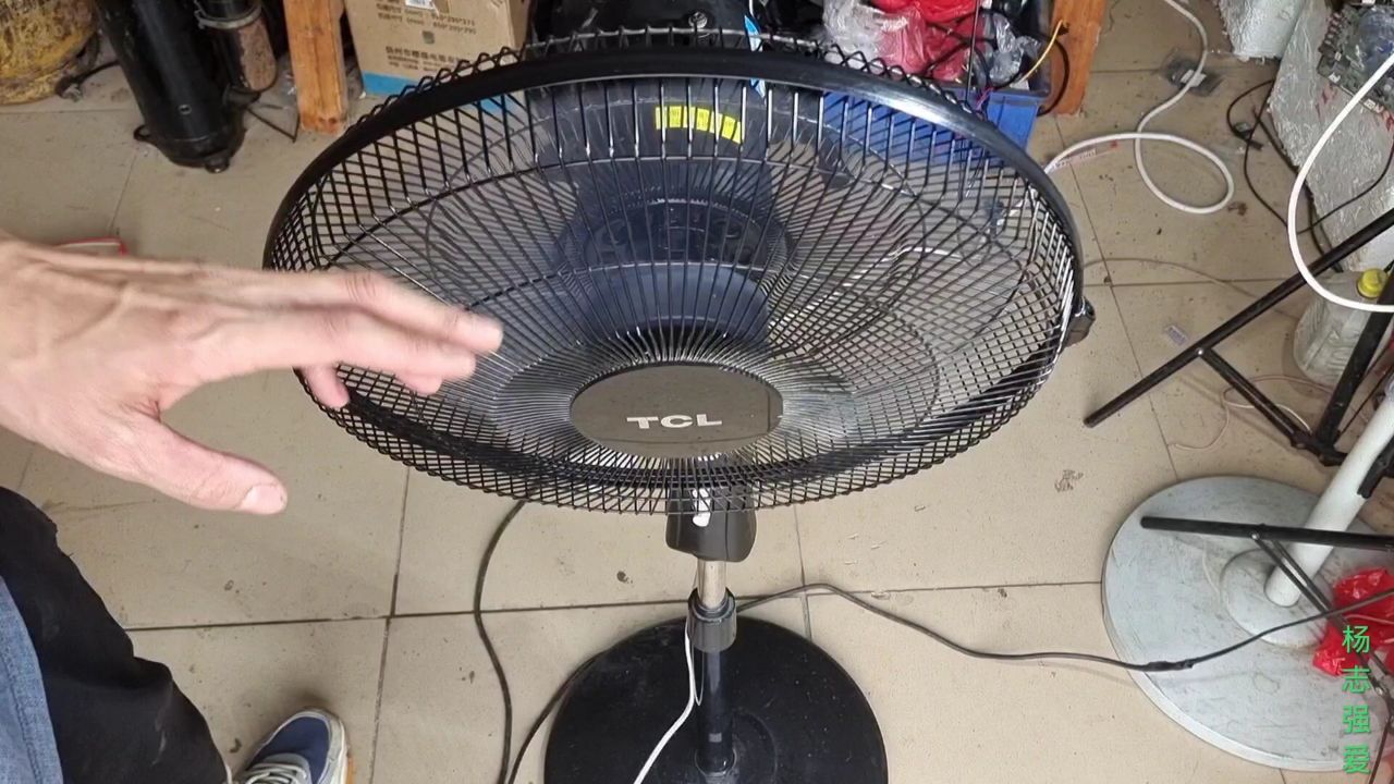 客户加了机油的风扇,马达坏,有咔咔声音,换马达,维修好,解决方法