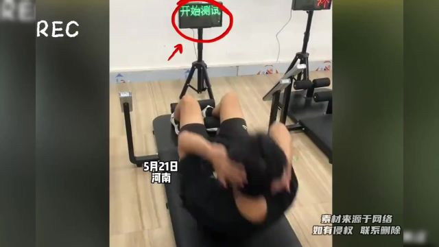 男子做仰卧起坐,突然发现机器的bug,满分“易如反掌”