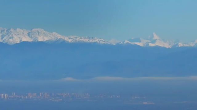 今日,风雨离去,蓉城暖阳回归,在#成都#蒲江长秋山遥望#雪山,感受诗意栖居.(摄像刘杰)