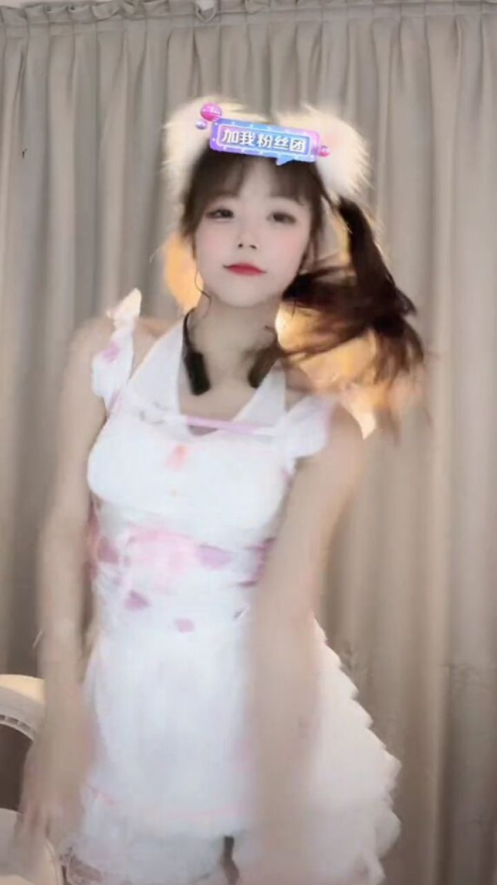 uu老板 #摸头发舞 #跳舞 #甜系女孩 让我们一起摸头发!