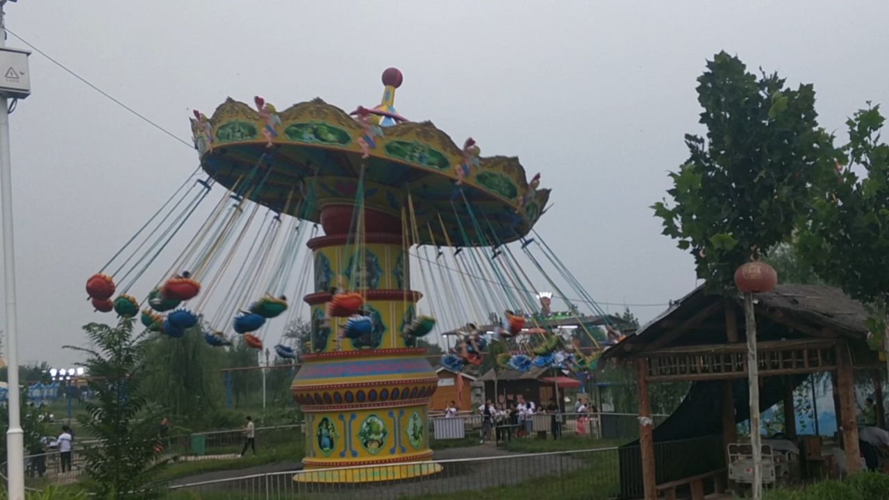 户外网红旋转飞椅 24座飓风摇头飞椅设备