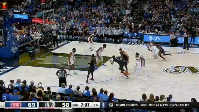 NBA常规赛：活塞vs独行侠第3节中文解说回放