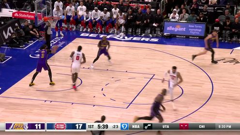 《NBA全场集锦》拉塞尔反击长传送香饼 詹姆斯早已到位接球上篮