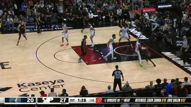 个人能力没得说！巴特勒空中顶开唐斯打成2+1强硬无比