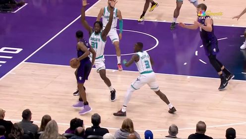 《NBA全场集锦》展示传球大局观！福克斯突破长传另一侧的杜阿尔特底角三分精准命中