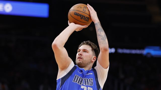 东契奇vs老鹰集锦 天神下凡高效33投25中拿到73分现役第一高分