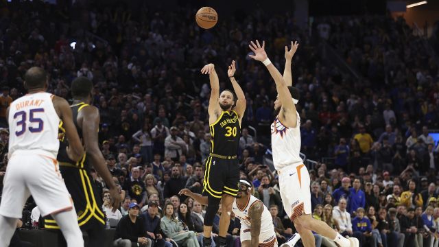 太阳112-113勇士 库里超远三分绝杀太阳拒绝赛季横扫