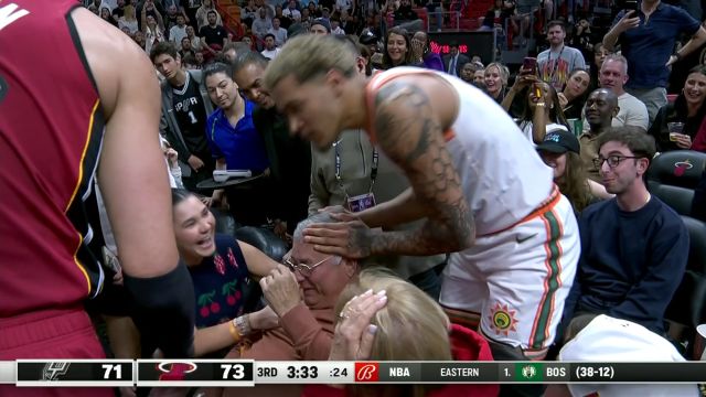 绝对的球队大活宝！索汉费神救球撞倒前排观众席顺手偷吃爆米花后与球迷致歉