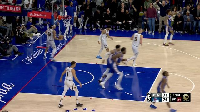 天下武功唯快不破！马克西持球快下找到队友 哈里斯心领神会完成空中作业