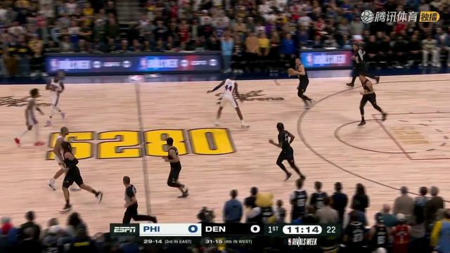 万军丛中如入无人之境 戈登高难度换手拉杆上篮精准命中