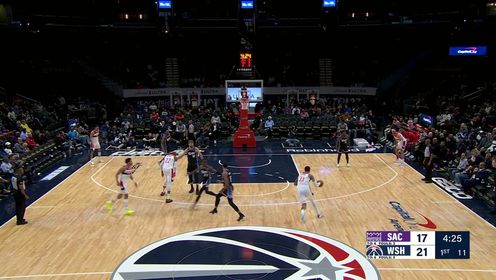 《NBA全场集锦》诠释何为又帅又能打！库兹马抓住防守空挡直杀篮下暴扣得手
