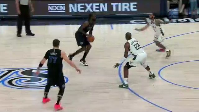 雄鹿vs独行侠英文原声全场回放