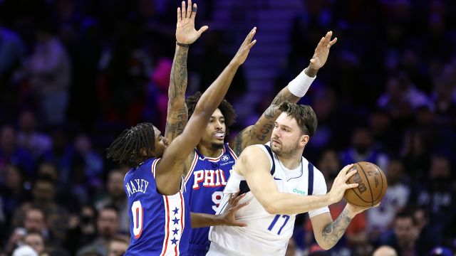 独行侠118-102费城76人 东欧组合合砍42分独行侠翻盘大胜76人