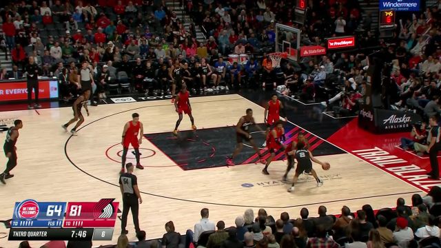 打你个出其不意！坎宁安顶住压力炮弹直传助攻乌穆德三分飙中