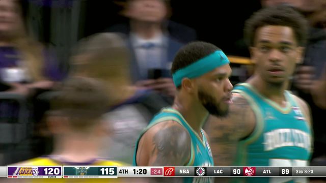 还有希望！布里奇斯面对戴维斯打进极限滞空2+1