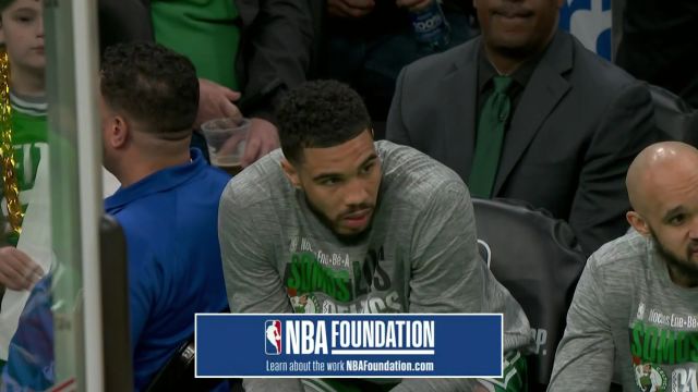 双方球员众生相：塔图姆杰伦-布朗面色倍显轻松 库里一筹莫展保罗追梦有说有笑