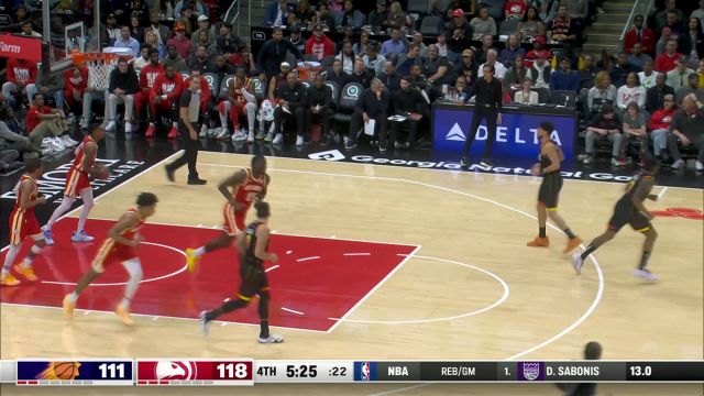 我配不上全明星吗？特雷-杨抢断杜兰特反击追身三分手起刀落