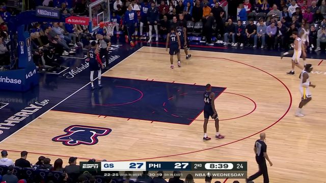 大步流星冲击篮下 库明加穿越火线上篮打懵对手