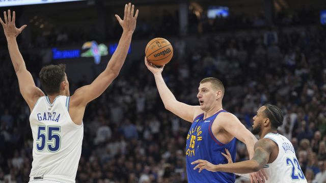 掘金115-112森林狼 约基奇砍下35+16险胜森林狼