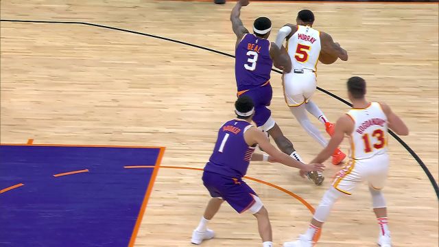 穆雷突破架肘怼到比尔面部被吹进攻犯规 后升级为一级恶意犯规