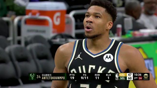 NBA常规赛：湖人vs雄鹿第3节中文解说回放