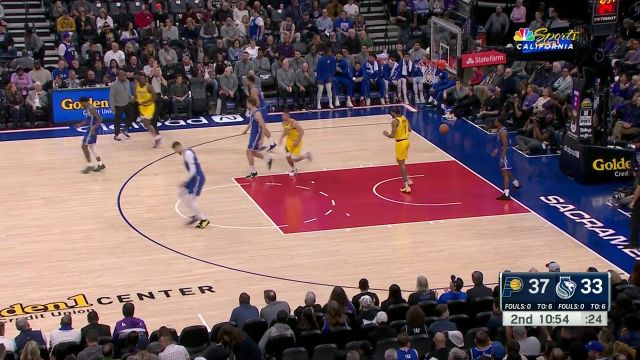 加速突破电光火石 麦康奈尔飞身突破上篮无人可挡