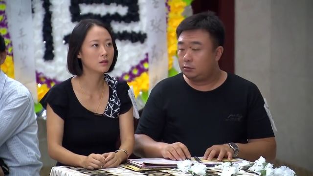 轻寒:婆婆去世,心机女带着私生子出席葬礼,前妻一招彰显风度