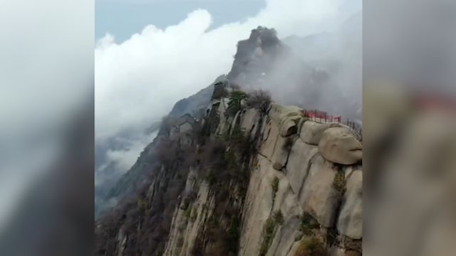 云雾缭绕犹若仙境!清明假期第一天华山景区迎来客流小高峰