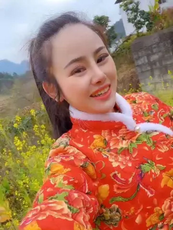 村花返乡了#东北大花袄#创作灵感#村花闪亮登场 #油菜花