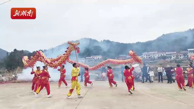 安化县马渡村:女子舞龙添年味 欢乐喜庆闹新春