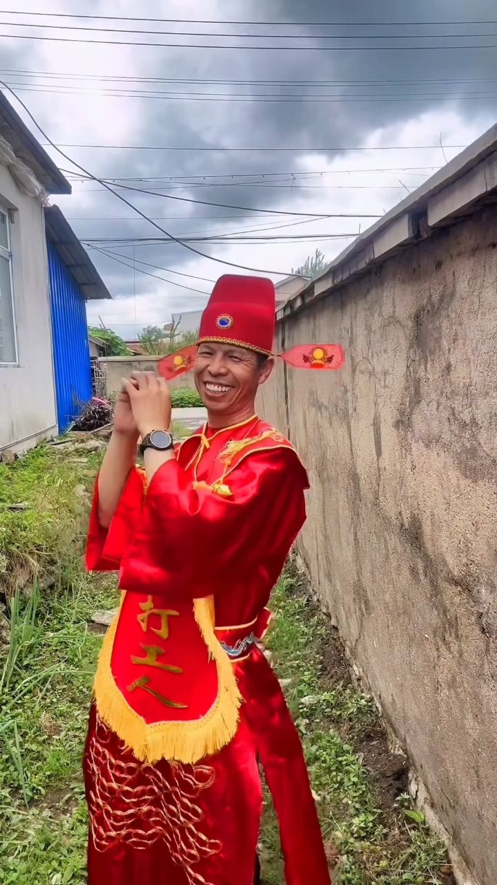 等有一天我站在世界中央,身上披着五彩的光#全村最靓的仔 #农村生活