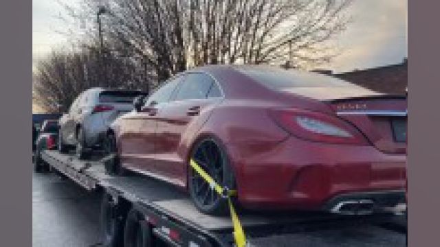 维修奔驰AMG CLS63,右后轮就这点损伤,居然被保险打了全损