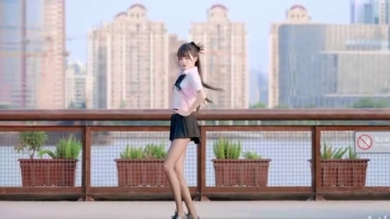 超短裙美女跳舞视频，你敢点进来吗？_高清