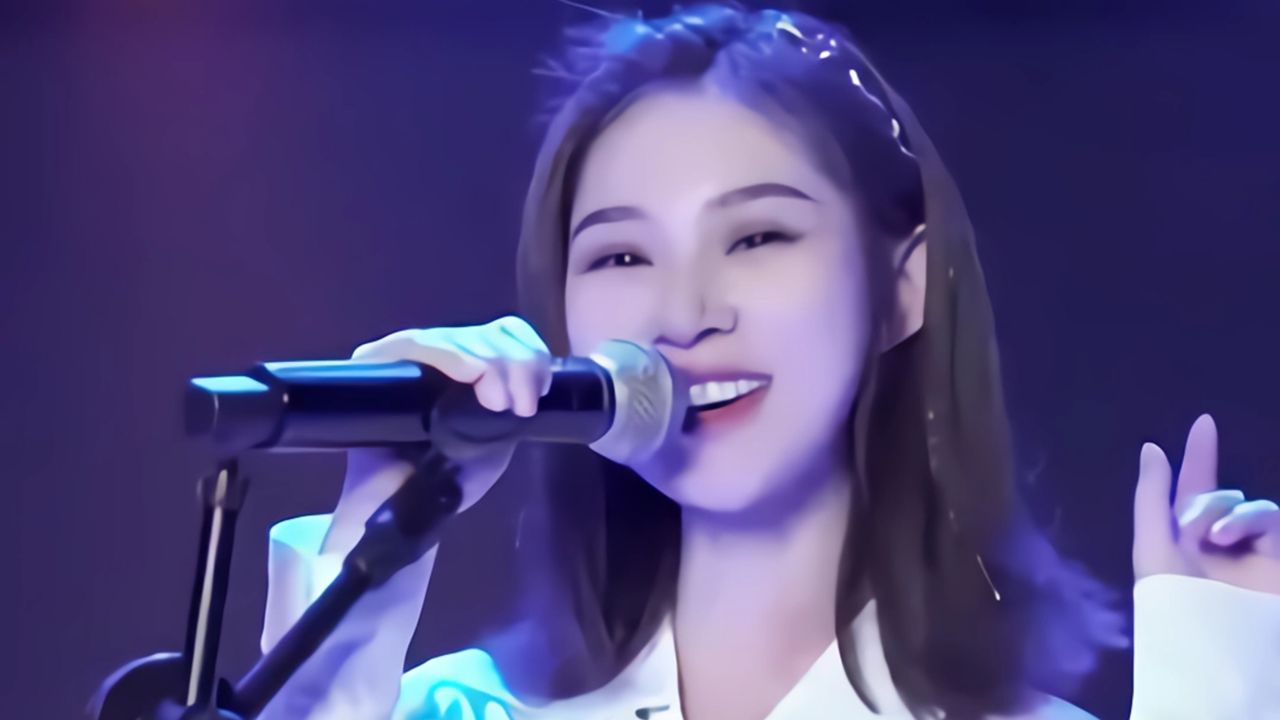 婚礼上一唱成名的阿悠悠,10首爆火网络的破亿神曲,开口就是经典