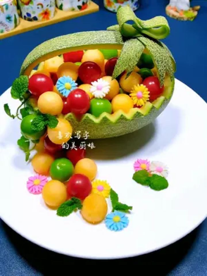 有一套这样的水果刀轻松做出漂亮的果盘#创意果盘 #水果拼盘 #摆盘