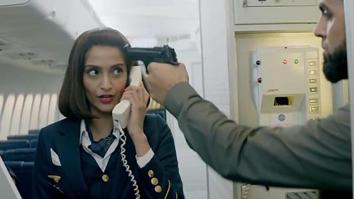 《劫机惊魂》空姐即使面对死亡,也要救下飞机内365名乘客的性命!
